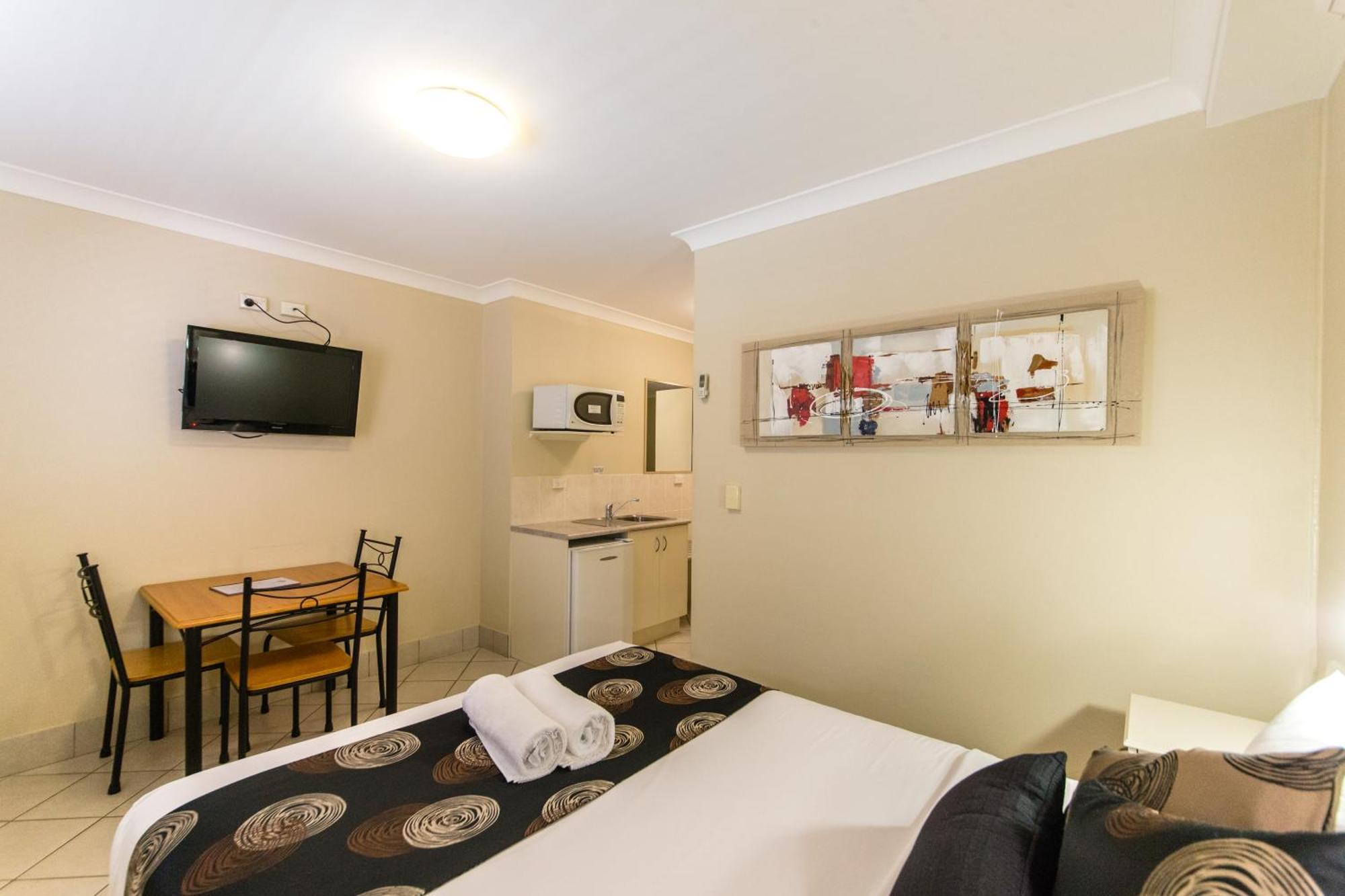 Queen Room with Two Queen Beds,703077670:JPEG